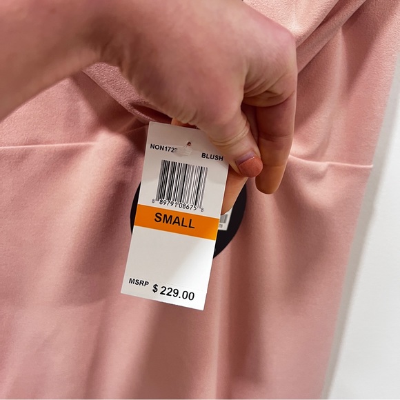 Nookie - NWT - ATHENA OFF SHOULDER
MIDI Blush Pink Size small - Picture 6 of 11